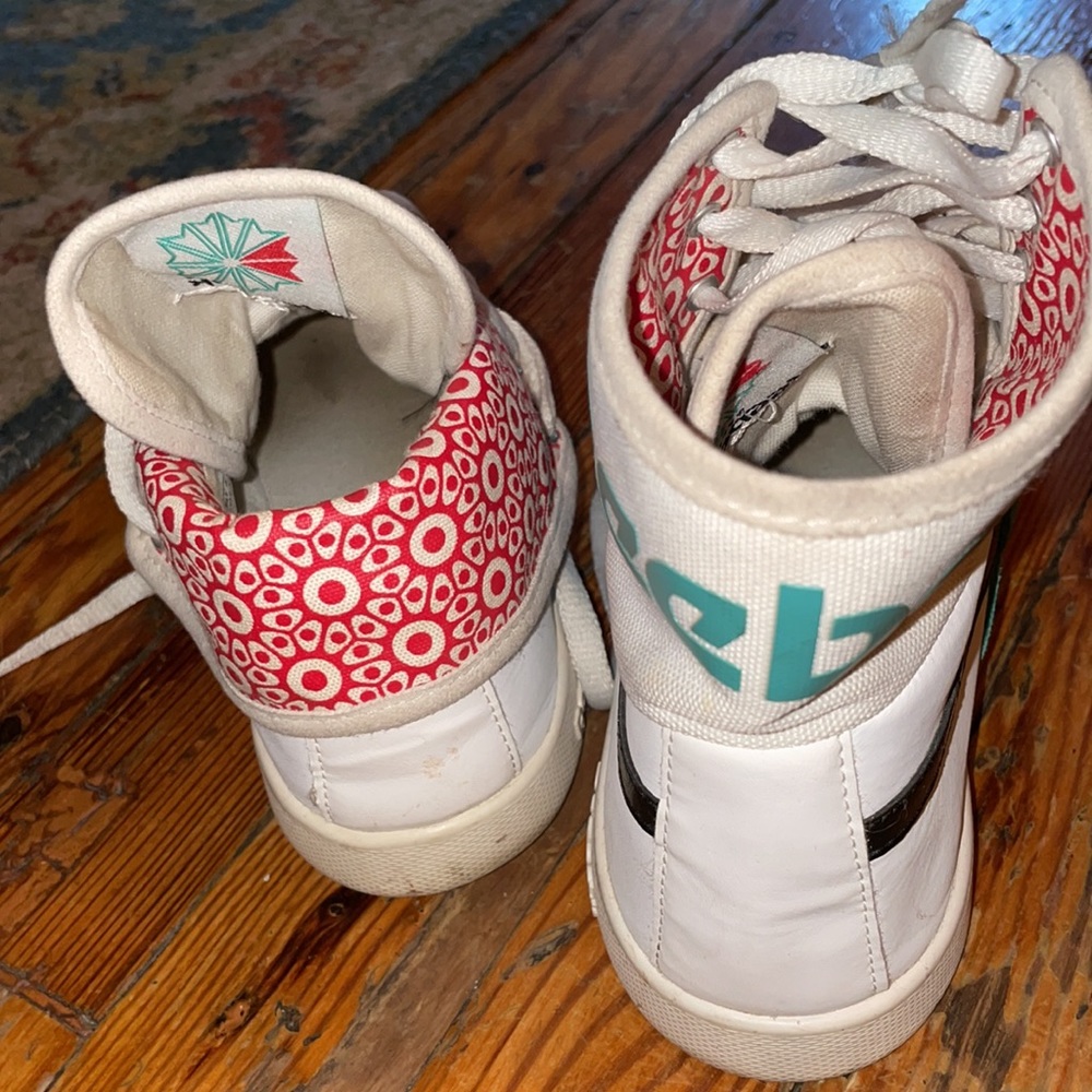 COPY - Fresh Classic & Retro Women’s Reebok HighTop Fold-Down Sneakers! - Picture 9 of 10